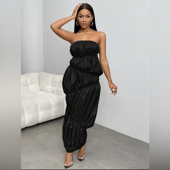 Black Solid Ruched Fitted Tube Dress - Picture 5 of 8